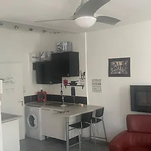 Appartement Le Suffren Studio Meublé, Toulon